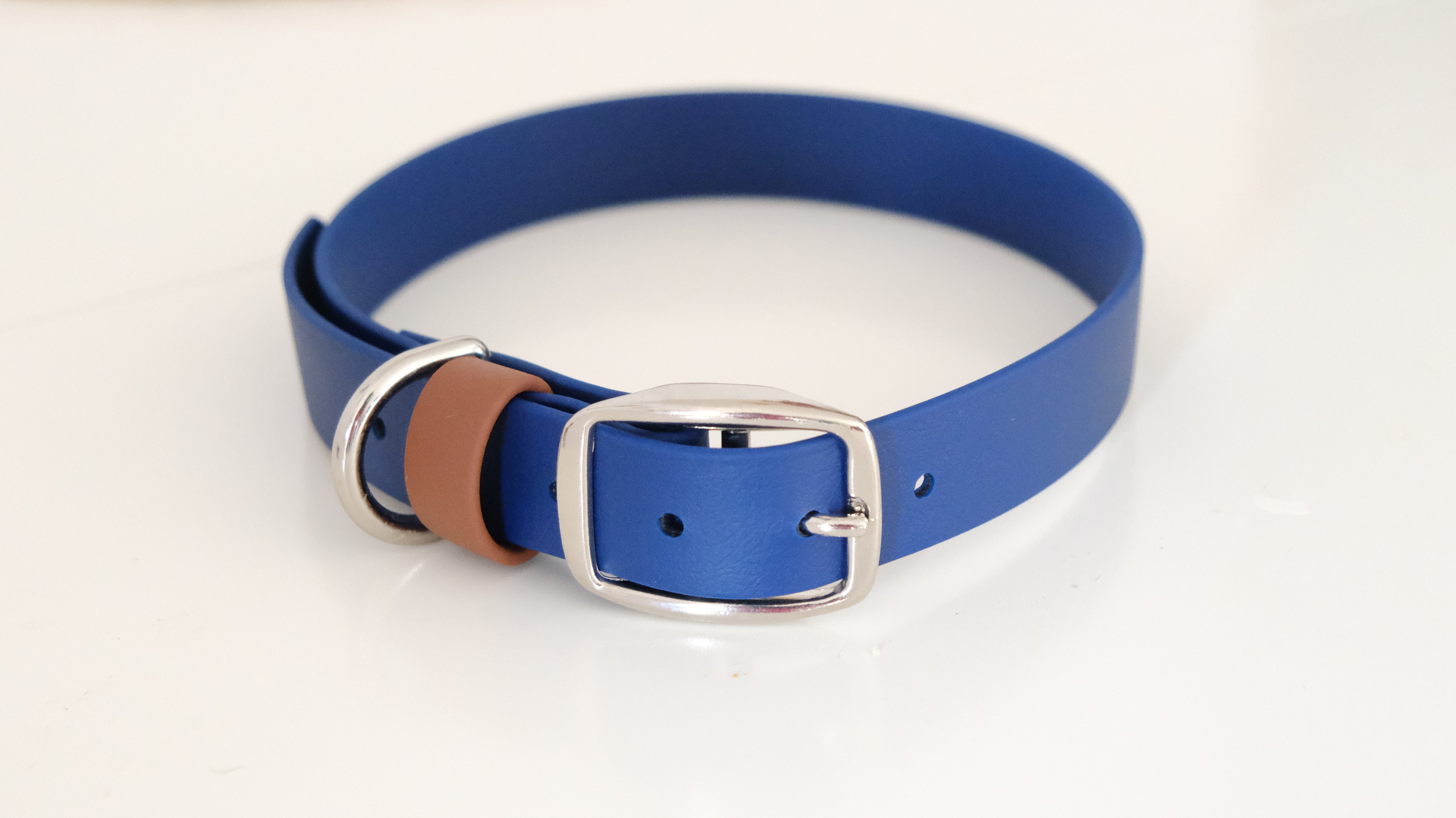 Collar "Eclair" Navy blue with brown belt loop