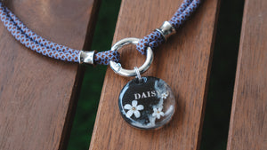 Epoxy name tag "Daisy's on black"